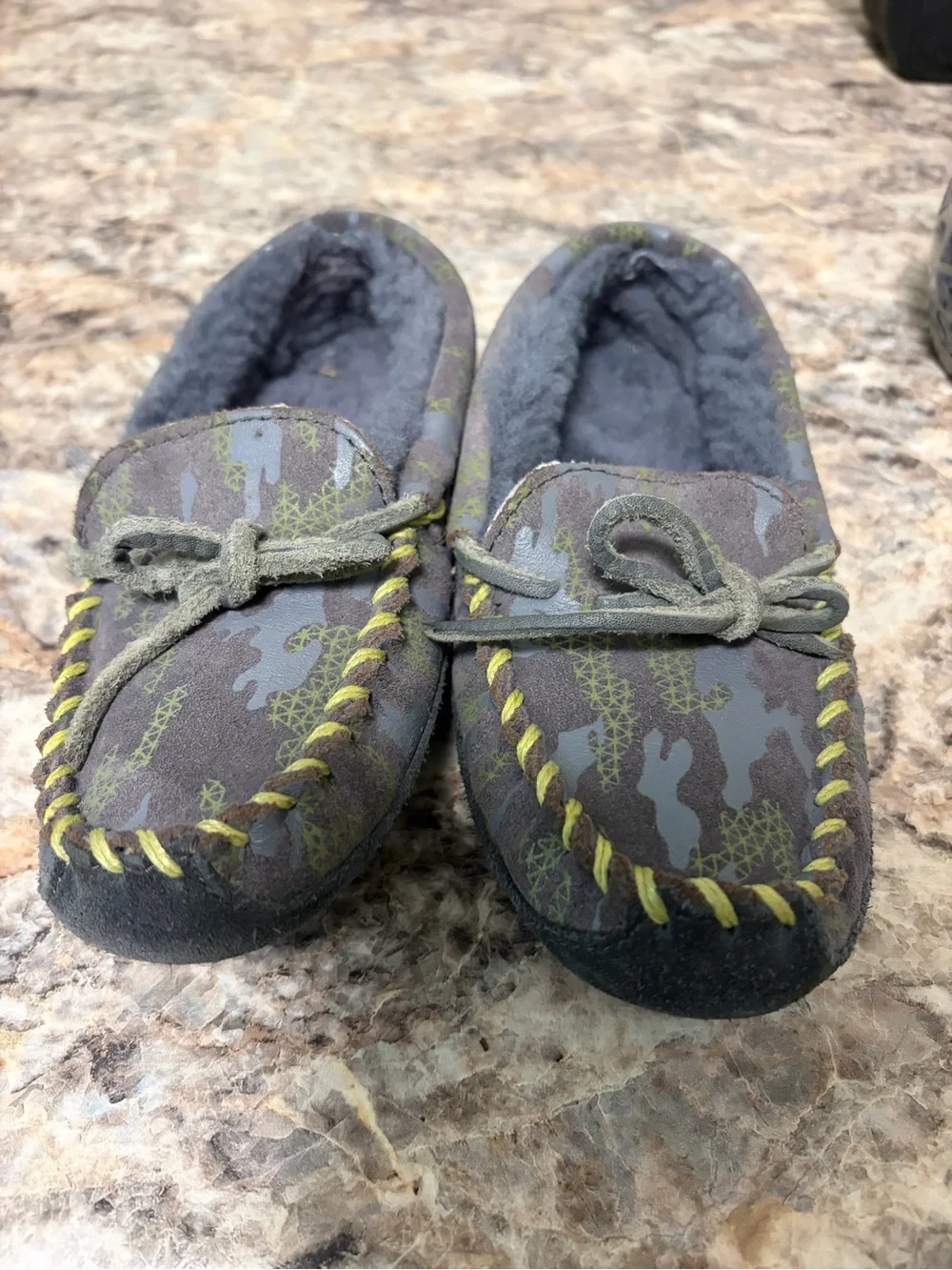 L.L. Bean 502930 Wicked Good Camo Blue Suede Shearling Moccasins Little Kid 12